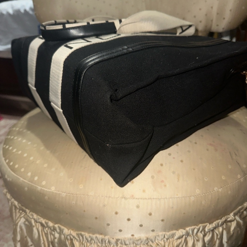 Halston Heritage Black and Cream tote - Picture 5 of 11